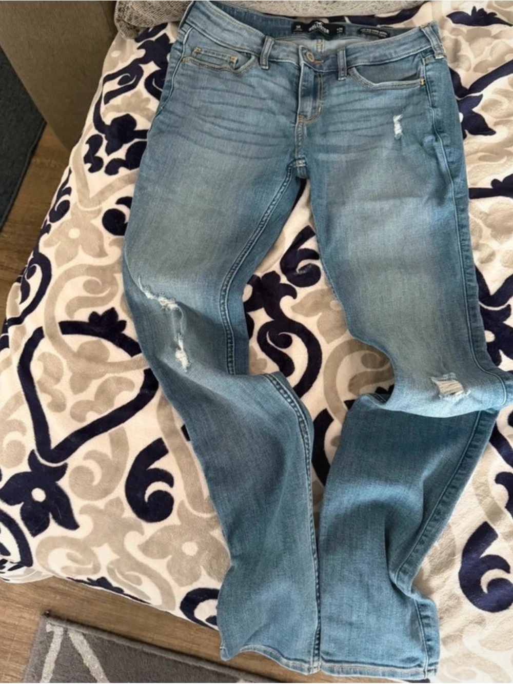 Hollister Women's Distressed Low-rise Skinny Jeans